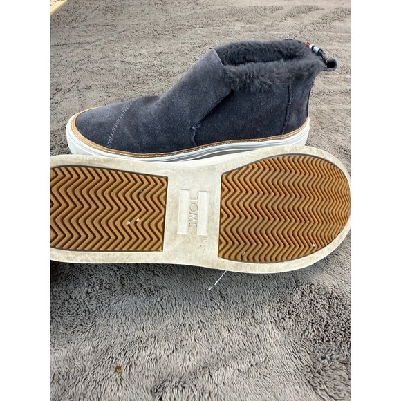 TOMS Womens Grey Suede Faux Fur Lined Slip On Mid Top Sneaker Boots Size 6.5 - Picture 4 of 7